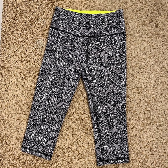 VICTORIA'S SECRET SPORT VSX Women's XS Active Knockout Capri Cropped Leggings - Picture 3 of 9